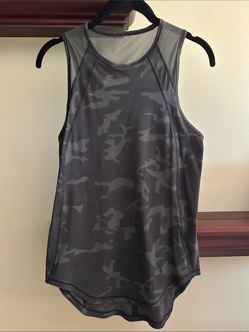 Lululemon Sculpt Tank size 2 Green Camo